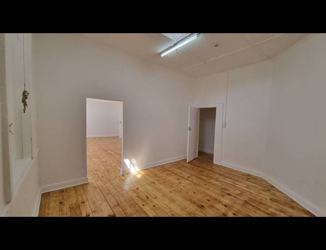 350M² BUILDING TO LET IN WOODSTOCK